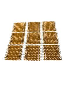 9 carrés de 100 perles dorées Montessori en nylon