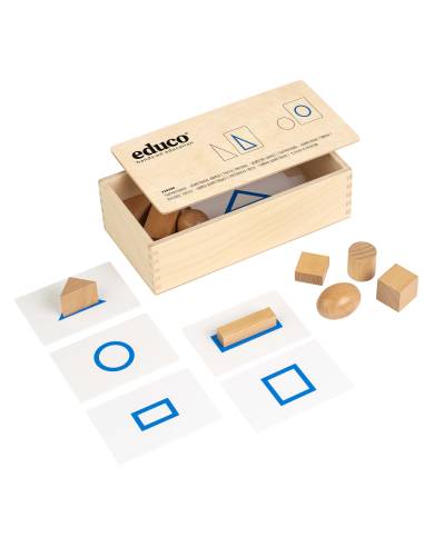Apprendre les formes géométriques en manipulant de vrais solides