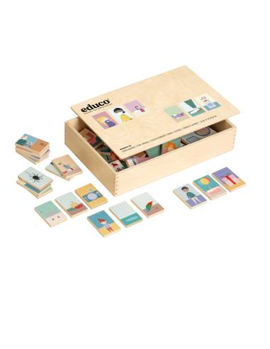 L’enfant crée une histoire en plaçant les scènes dans l’ordre