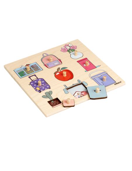 puzzle en bois contenu des objets