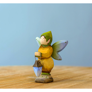 Elfe ailé avec lanterne