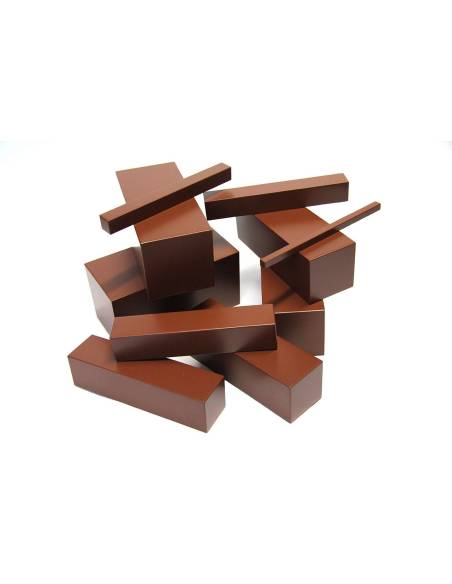 Escalier marron en bois – matériel sensoriel Montessori