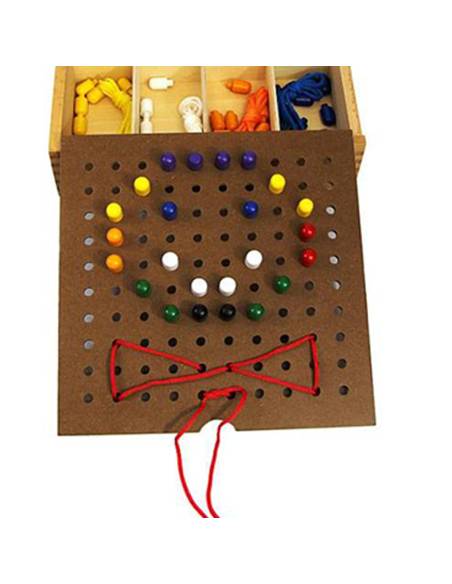 Un outil complet pour apprendre à clouer et lacer en autonomie