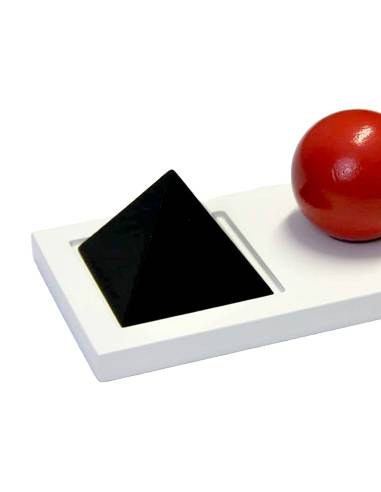 Pyramide noire pour le nom, sphère rouge pour le verbe – une approche concrète de la grammaire