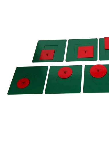Matériel Montessori pour visualiser les formes emboîtées et proportions