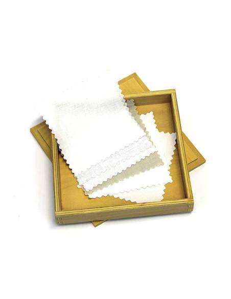 Boîte de tissus blancs Montessori pour discrimination tactile