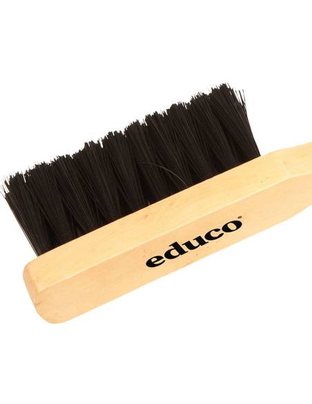 : Brosse en bois naturelle adaptée aux petites mains pour l’autonomie au quotidien