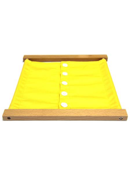 Cadre d’habillage Montessori – développer autonomie et motricité fine avec petits boutons