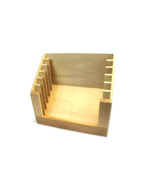 Support en bois Montessori pour ranger jusqu’à 6 cadres d’habillage, favorisant ordre et autonomie