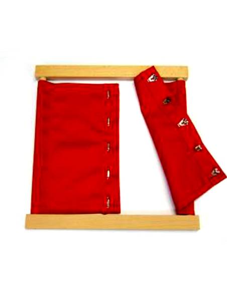 Cadre d’habillage Montessori en bois avec tissu et petits crochets pour apprendre autonomie et précision dès 3 ans