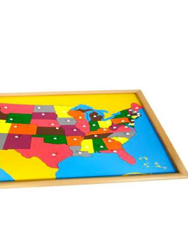Puzzle Montessori en bois représentant les États-Unis, idéal pour développer mémoire et repérage spatial dès 4 ans