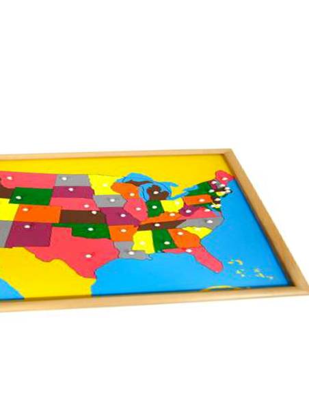 Puzzle Montessori en bois représentant les États-Unis, idéal pour développer mémoire et repérage spatial dès 4 ans