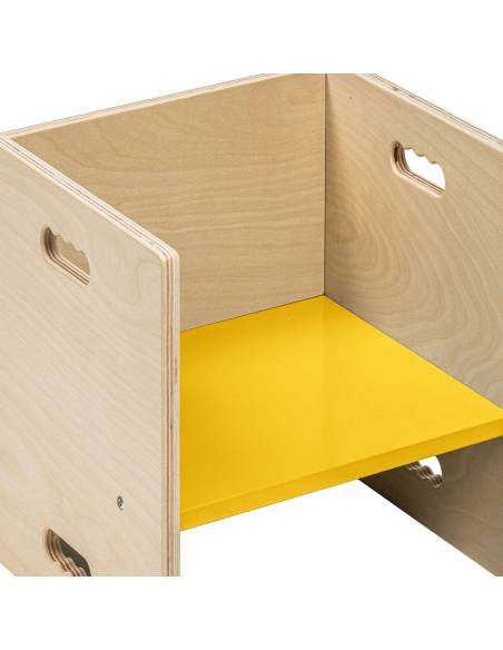 Une chaise cubique stable et multifonction pour encourager l’autonomie des enfants