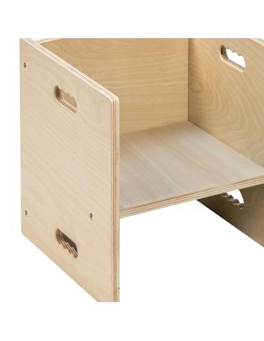 Une chaise cubique polyvalente en bois naturel, idéale pour développer l’autonomie des enfants