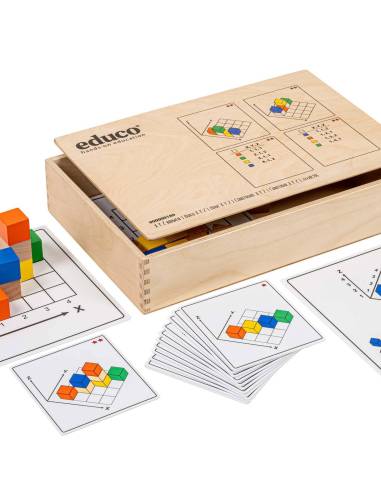 Pièces en bois et cartes modèles pour développer logique, motricité et imagination