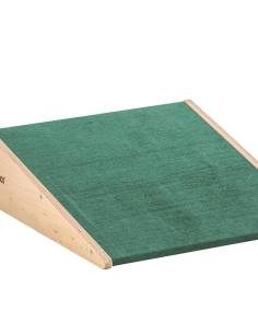 Plateforme inclinée Pikler avec tapis vert 2