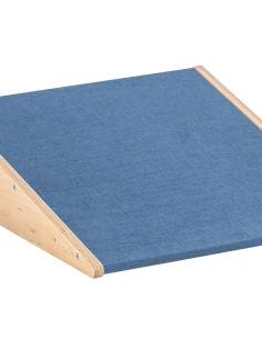 Plateforme inclinée Pikler avec tapis bleu 2