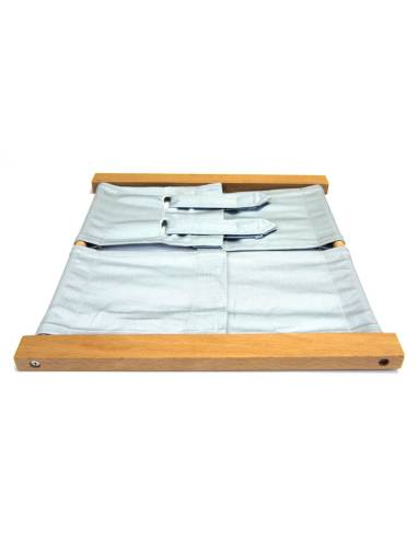 Cadre d’habillage Montessori en bois avec tissu et bandes velcro résistantes pour apprendre autonomie et précision dès 3 ans