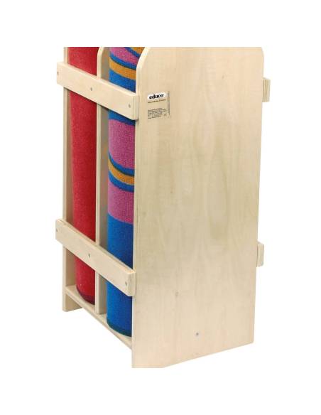 Un meuble compact et robuste en bois pour organiser jusqu’à 4 tapis éducatifs