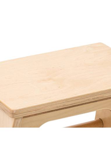 Tabouret robuste et simple, parfait pour les environnements éducatifs et Montessori