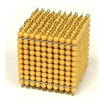 Cube de 1 000 perles dorées