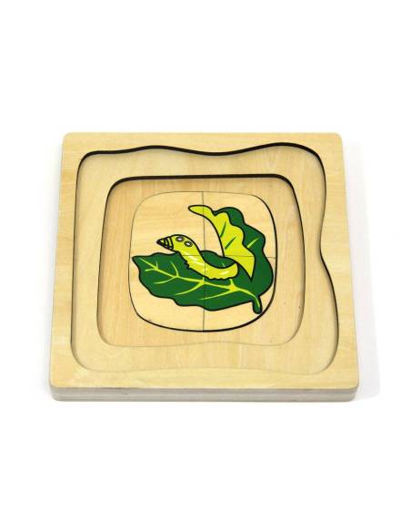 Puzzle Montessori en bois illustrant le cycle de vie du papillon, un outil éducatif et ludique pour découvrir la zoologie