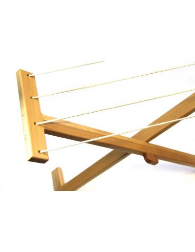 Séchoir à linge Montessori – autonomie, soin de l’environnement et activités de vie pratique