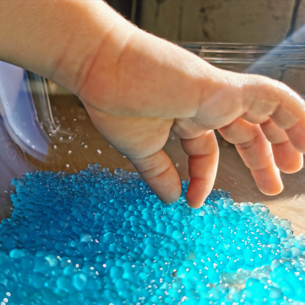 Risque d'ingestion de billes d'eau chez les jeunes enfants - Alerte santé